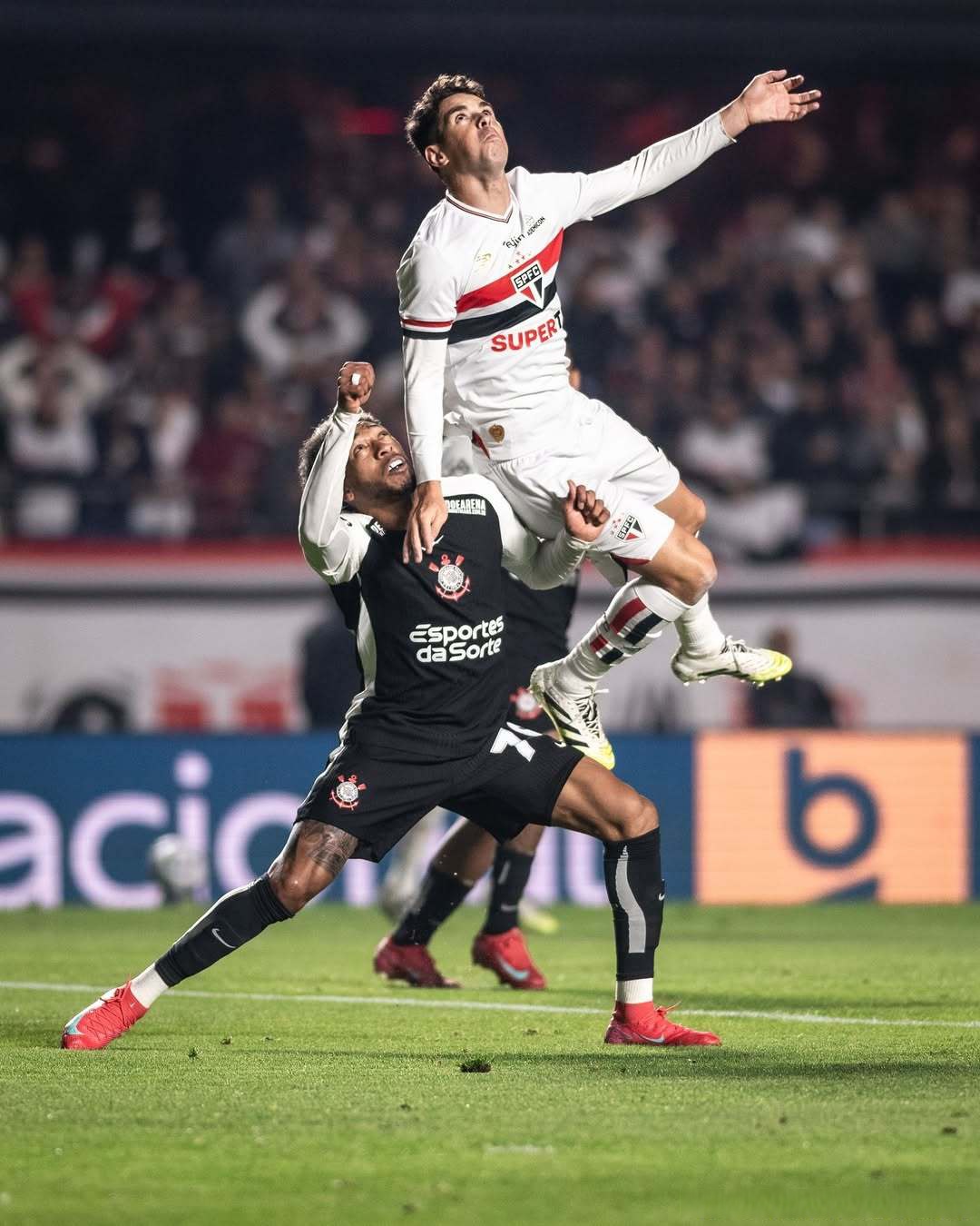 国际比赛日里尔备战亚冠阿森纳赛前止住颓势，曼联围绕意甲队长鼓劲看傻球迷 -3377娱乐