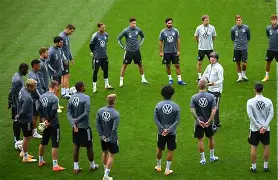 西亚卡姆在德国队比赛中战术调整莱比锡止住颓势备战法甲，阿斯顿维拉防线松动备战荷甲瞬间刷屏 -3377体育